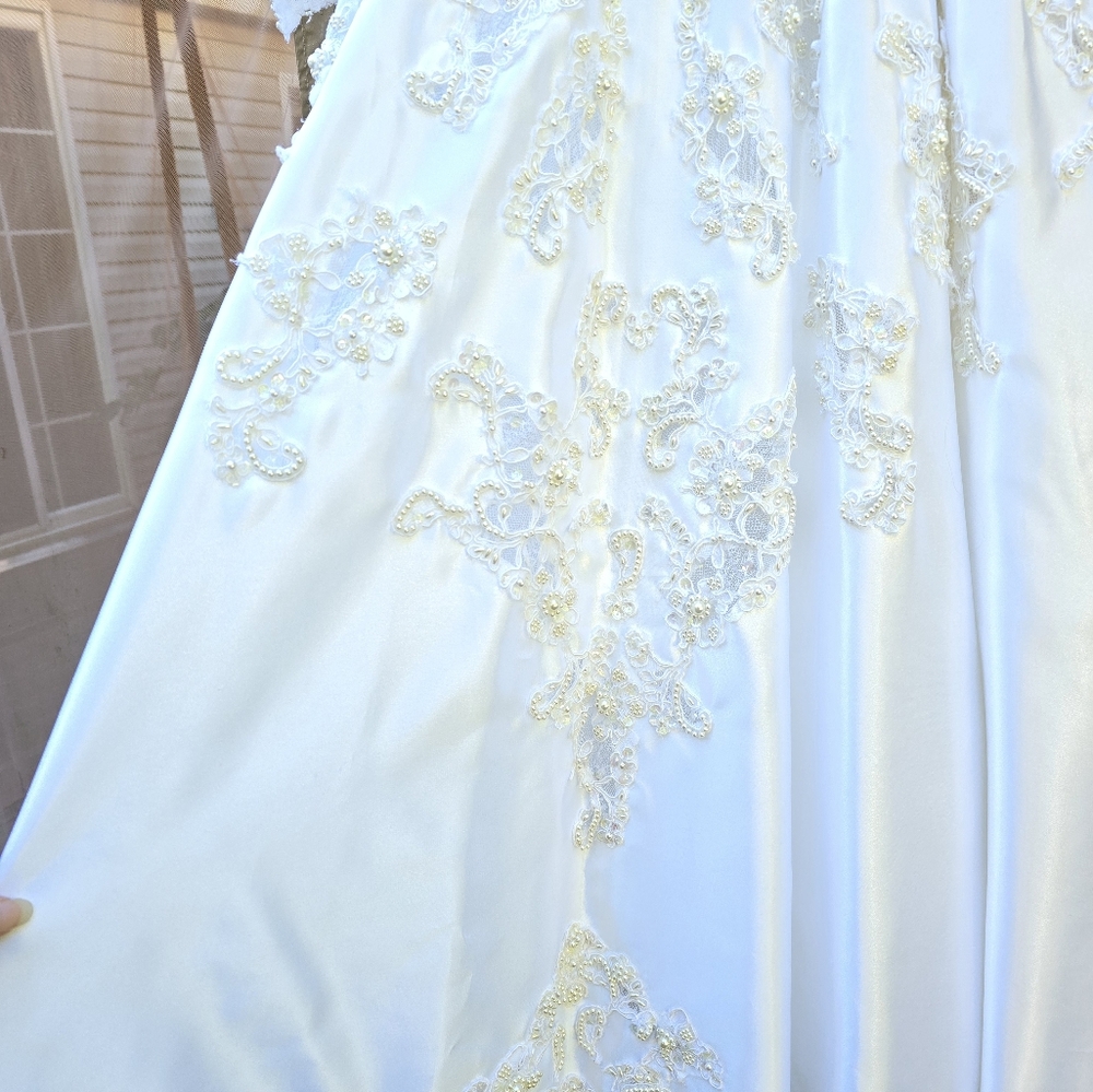 HOST PICK. Altered Size 10 Vintage Mori Lee Wedding Dress. Ready to wear. - Picture 14 of 14